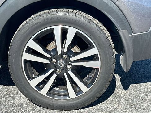 Used 2019 Nissan Kicks SR w/ SR Premium Package image 10