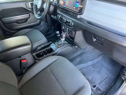 Used 2024 Jeep Wrangler Unlimited AWD/4WD image 18
