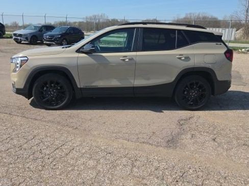 Used 2023 GMC Terrain SLE w/ Driver Convenience Package AWD/4WD image 4