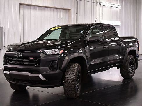 Used 2024 Chevrolet Colorado Trail Boss w/ Advanced Trailering Package AWD/4WD image 3