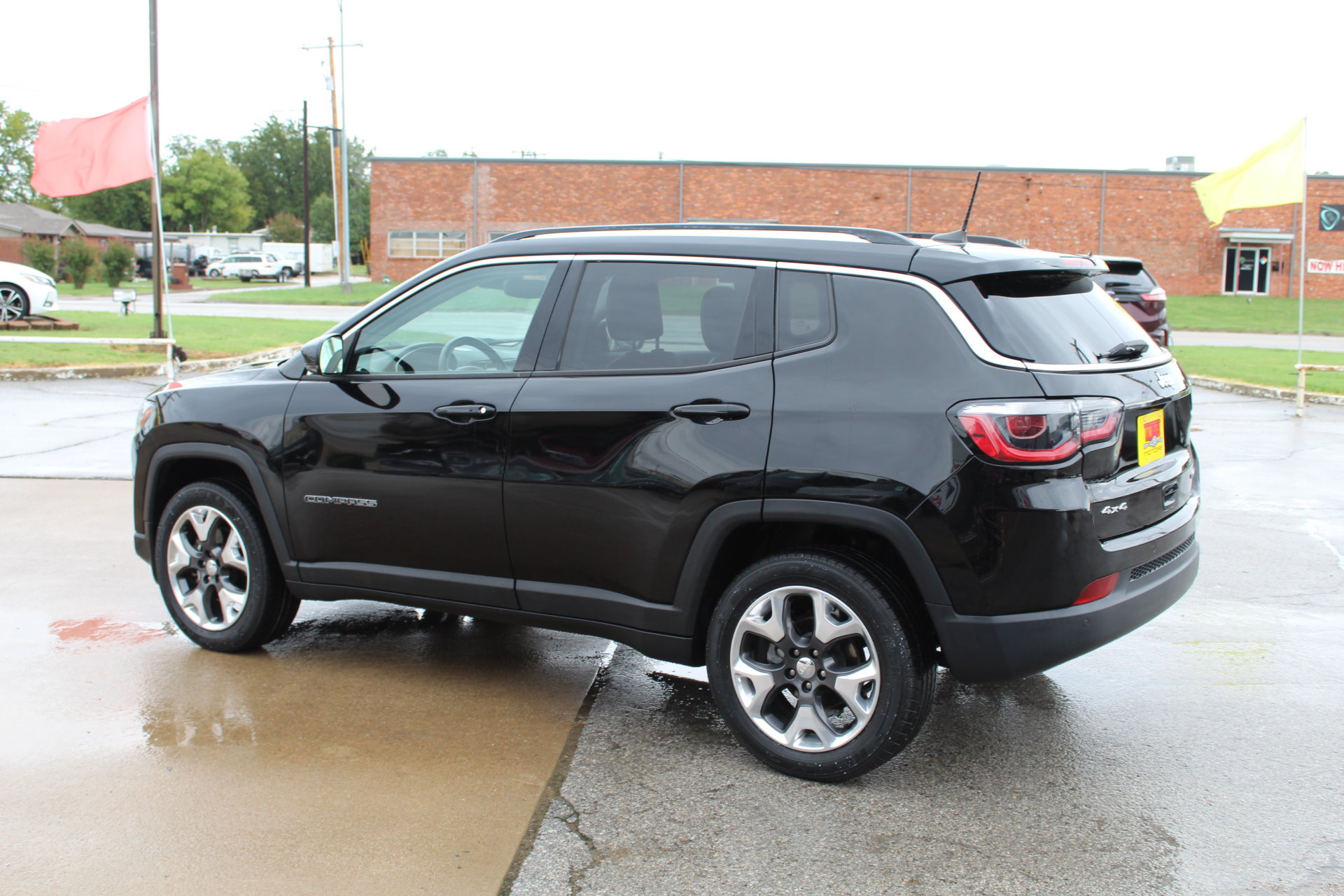 Used 2018 Jeep Compass Limited w/ Navigation Group AWD/4WD image 8