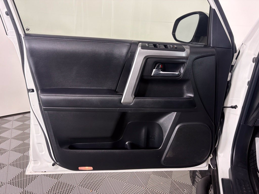 Used 2021 Toyota 4Runner SR5 AWD/4WD image 15