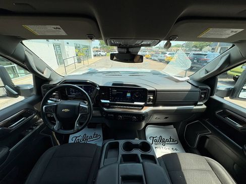 Used 2024 Chevrolet Silverado 2500 LT AWD/4WD image 17