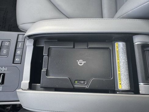 Used 2020 Toyota Highlander XLE image 23