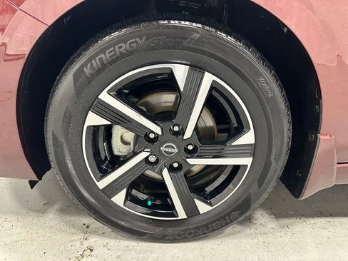 Used 2025 Nissan Sentra SV image 60