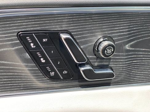 Used 2024 Cadillac Lyriq Luxury image 16