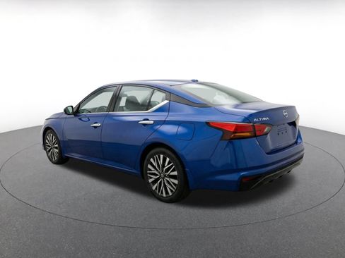 Used 2025 Nissan Altima 2.5 SV FWD image 5