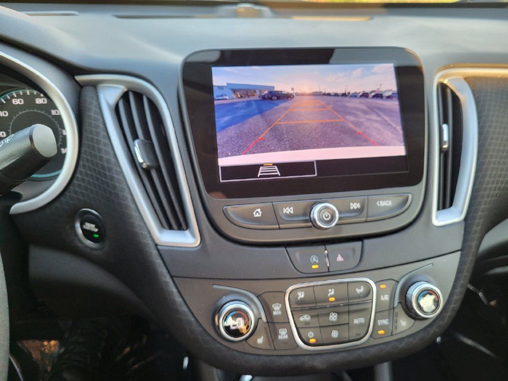 Used 2025 Chevrolet Malibu LT FWD image 15