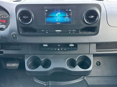 Used 2024 Mercedes-Benz Sprinter 2500 image 27