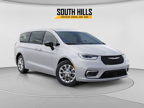 New 2026 Chrysler Pacifica Limited image 5