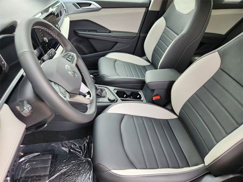 New 2025 Volkswagen Taos SEL image 5