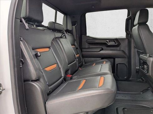 Used 2024 GMC Sierra 1500 AT4 w/ Technology Package AWD/4WD image 18