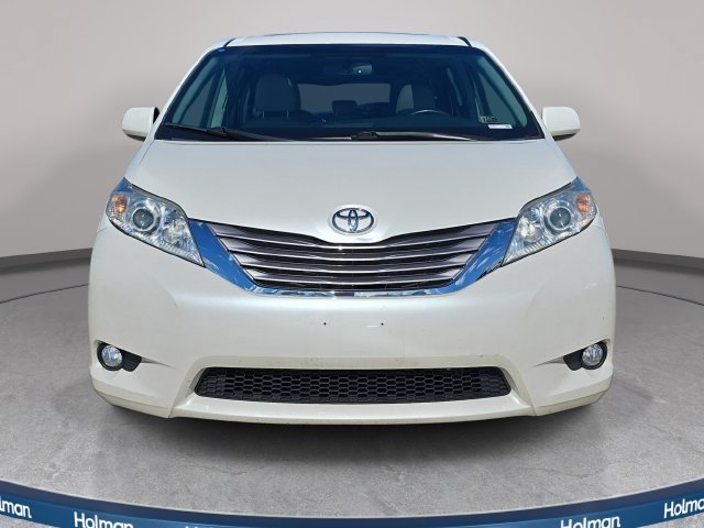 Used 2017 Toyota Sienna XLE FWD image 3