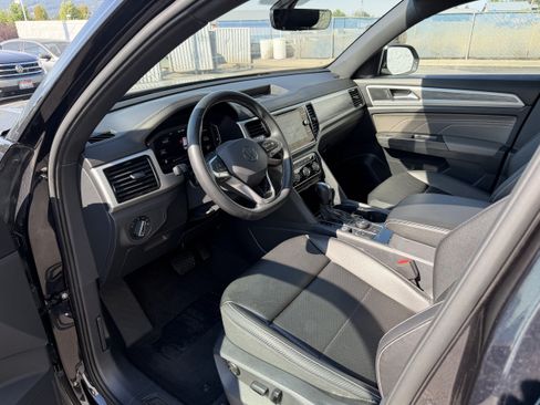 Used 2023 Volkswagen Atlas Cross Sport SE w/ Panoramic Sunroof Package AWD/4WD image 9