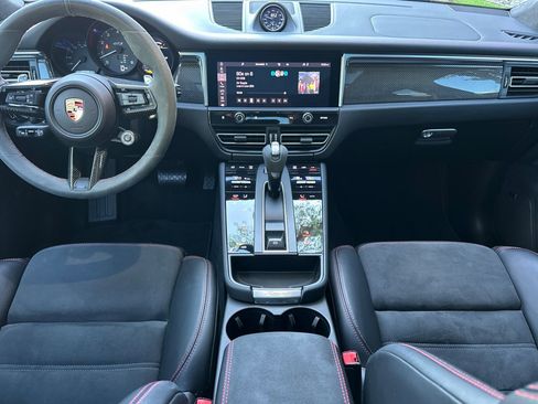 Used 2024 Porsche Macan GTS image 17