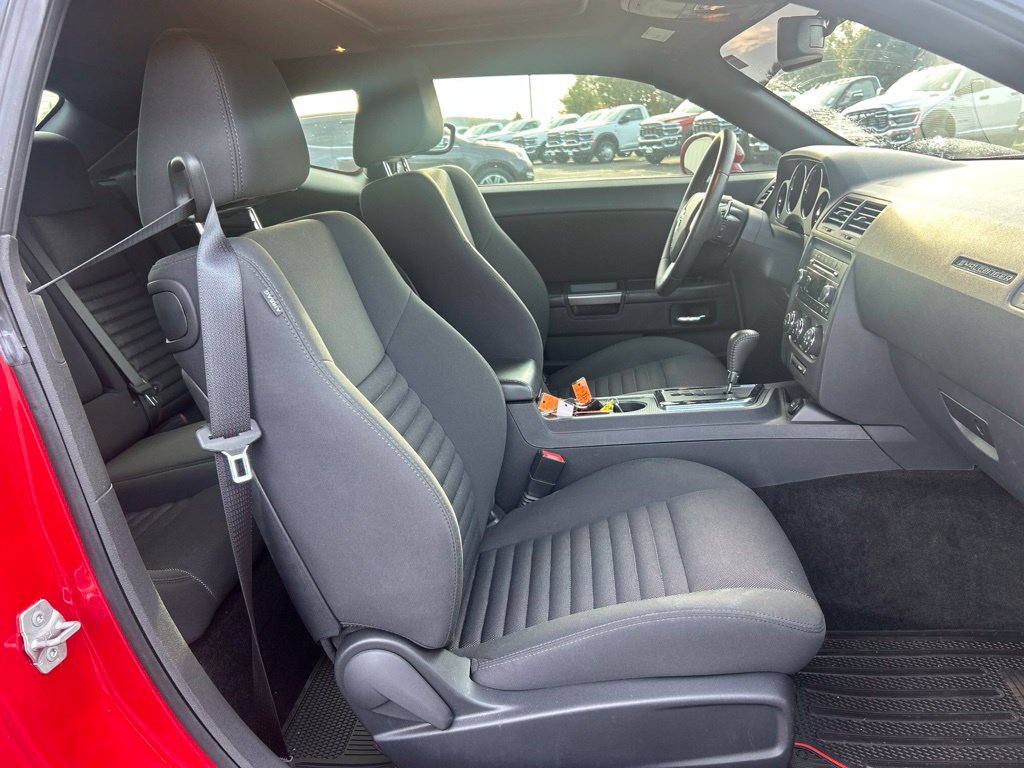 Used 2013 Dodge Challenger R/T RWD image 7