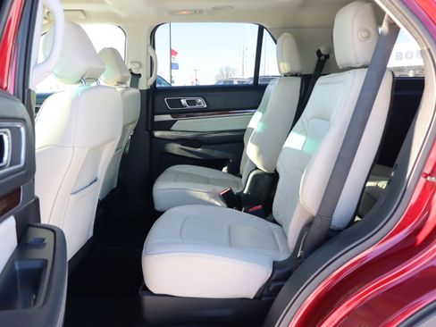 Used 2017 Ford Explorer Platinum image 10