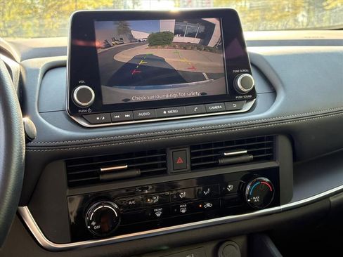 Used 2023 Nissan Rogue S AWD/4WD image 9