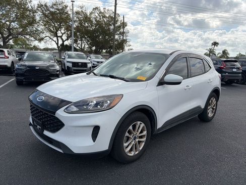 Used 2020 Ford Escape SE image 3