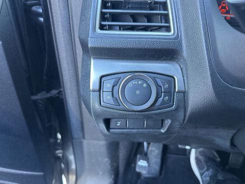 Used 2019 Ford Explorer XLT w/ Equipment Group 202A image 12