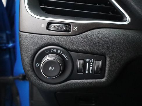 Used 2022 Jeep Cherokee Trailhawk AWD/4WD image 12