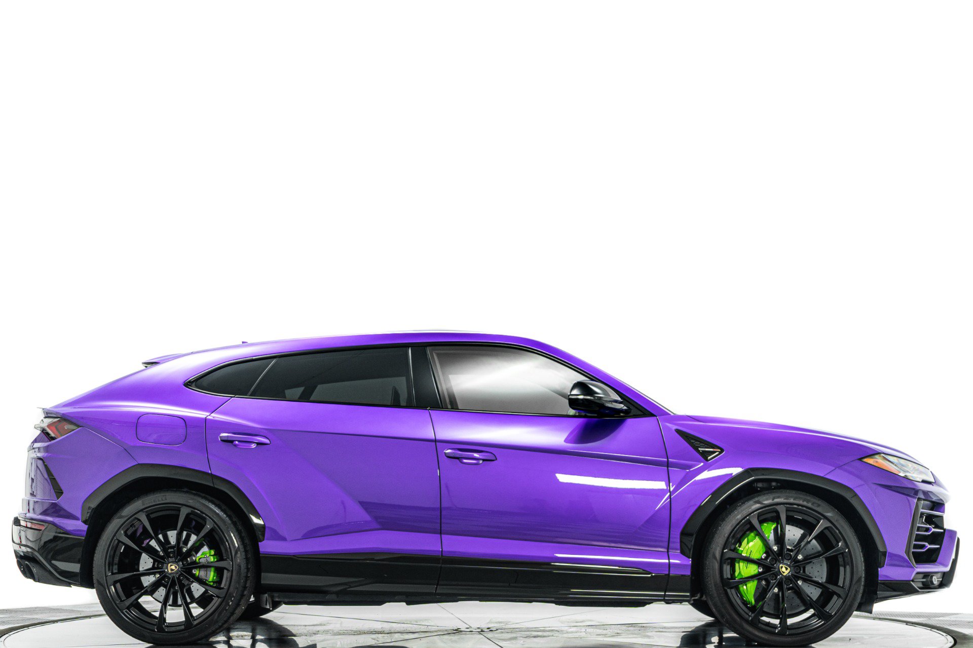 Used 2021 Lamborghini Urus AWD/4WD image 2