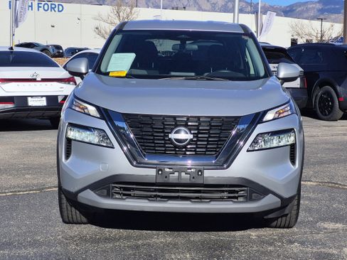 Used 2023 Nissan Rogue SV image 3