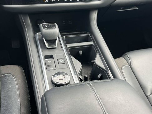 Used 2023 Nissan Pathfinder SL w/ Black Appearance Package AWD/4WD image 14