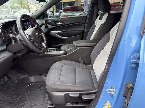 Used 2024 Chevrolet Trax RS FWD image 21