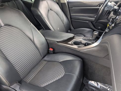 Used 2021 Toyota Camry SE image 8