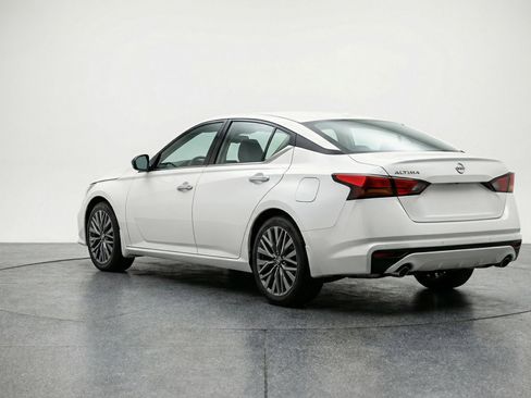 Used 2025 Nissan Altima 2.5 SV image 6