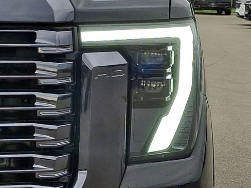 Used 2024 GMC Sierra 3500 Denali Ultimate AWD/4WD image 28