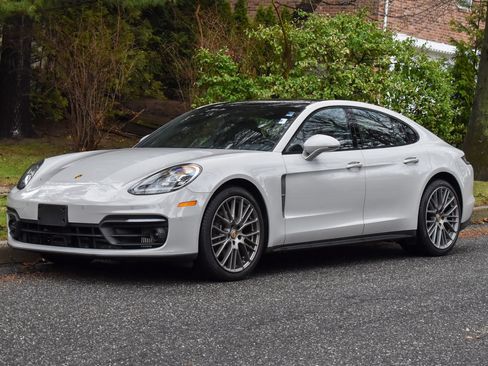 Used 2023 Porsche Panamera 4 Platinum Edition AWD/4WD image 2