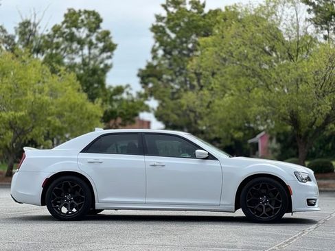 Used 2019 Chrysler 300 S w/ S Model Appearance Package RWD image 4
