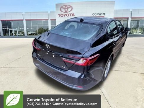 Used 2025 Toyota Camry LE image 5