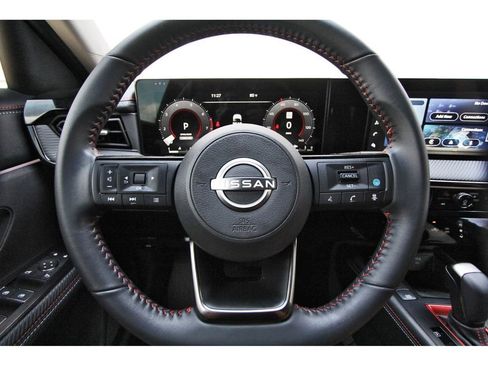 Used 2025 Nissan Kicks SR AWD/4WD image 14