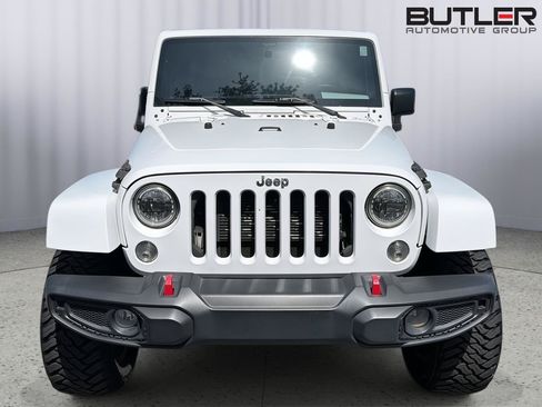 Used 2015 Jeep Wrangler Unlimited Sahara w/ Connectivity Group AWD/4WD image 9