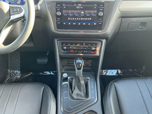 Used 2023 Volkswagen Tiguan SE image 11
