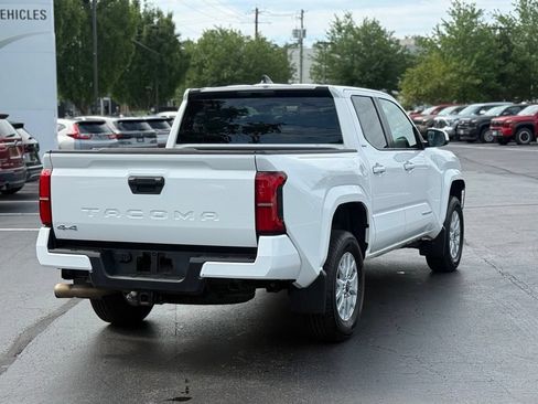 Certified 2025 Toyota Tacoma SR5 AWD/4WD image 8