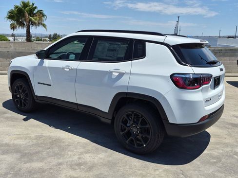 Used 2026 Jeep Compass Latitude AWD/4WD image 4