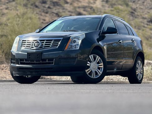 Used 2016 Cadillac SRX Luxury image 2