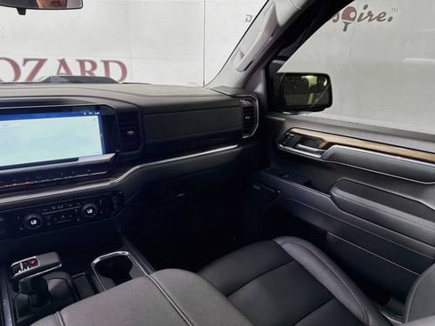 Used 2024 Chevrolet Silverado 1500 LT Trail Boss w/ LT Trail Boss Premium Package AWD/4WD image 28