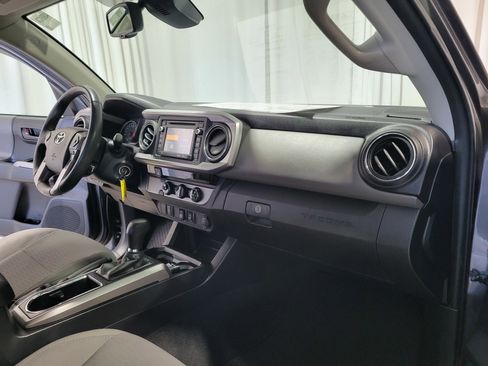 Used 2018 Toyota Tacoma SR5 image 32