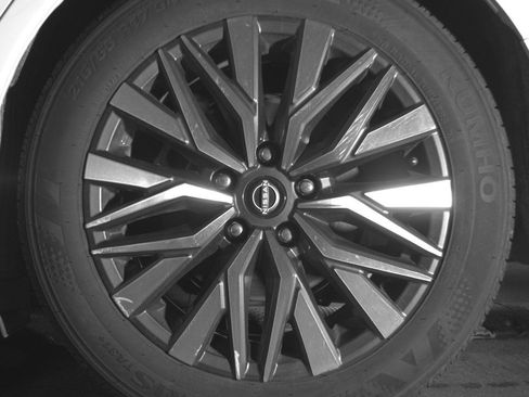 Used 2025 Nissan Altima 2.5 SV FWD image 14