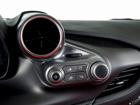 Used 2021 Ferrari F8 Tributo image 42