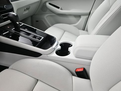 Used 2026 Porsche Macan image 22