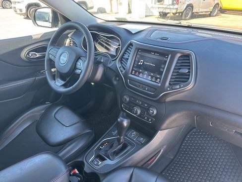 Used 2022 Jeep Cherokee Trailhawk image 10