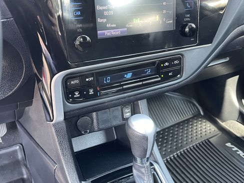 Used 2019 Toyota Corolla LE FWD image 24
