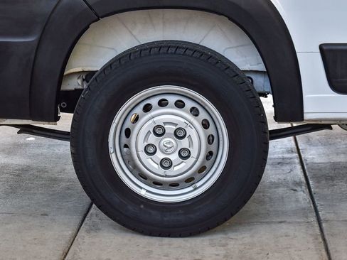 Used 2025 RAM ProMaster 2500 w/ Convenience Group FWD image 11