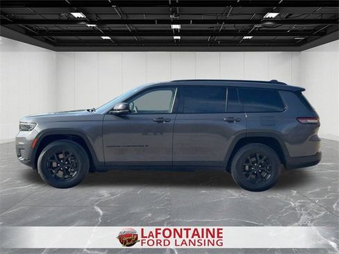 Used 2024 Jeep Grand Cherokee L Laredo image 2